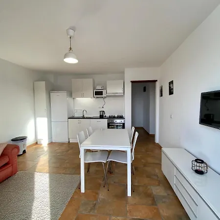 Robert's House In Апартаменты