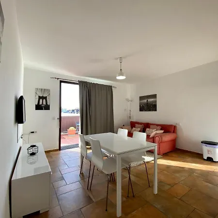 Robert's House In تيناجون