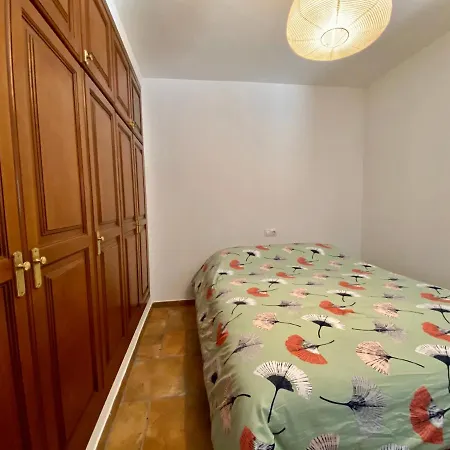 Robert's House In شقة تيناجون