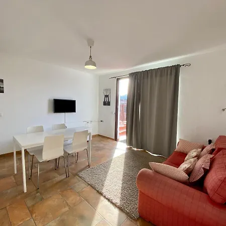 Robert's House In شقة تيناجون